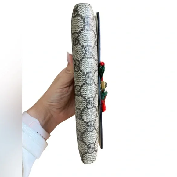 Gucci GG Supreme Continental Wallet in white, tan and red & green bow - Picture 2 of 11